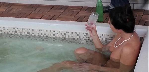  Hot tub soaking lesbian milfs eat out